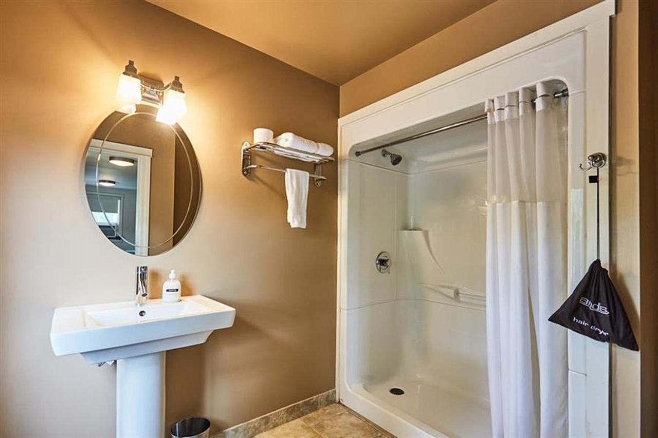 3 Pines Lodge Muskoka 헌츠빌 외부 사진