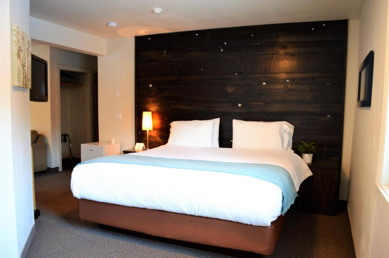 3 Pines Lodge Muskoka 헌츠빌 외부 사진