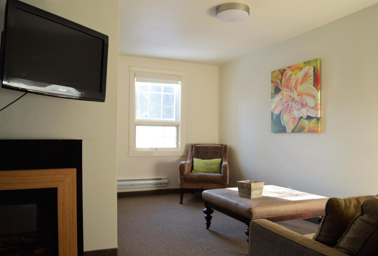 3 Pines Lodge Muskoka 헌츠빌 외부 사진