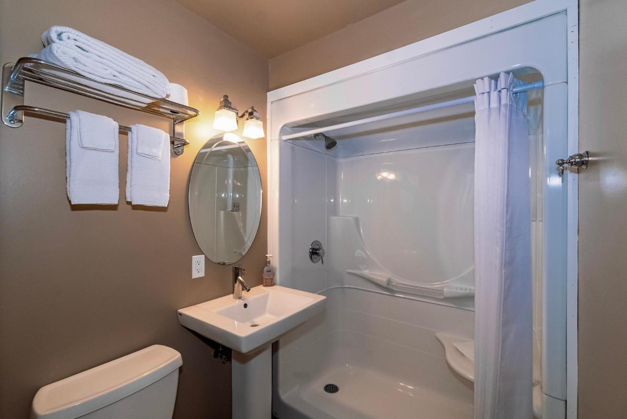 3 Pines Lodge Muskoka 헌츠빌 외부 사진