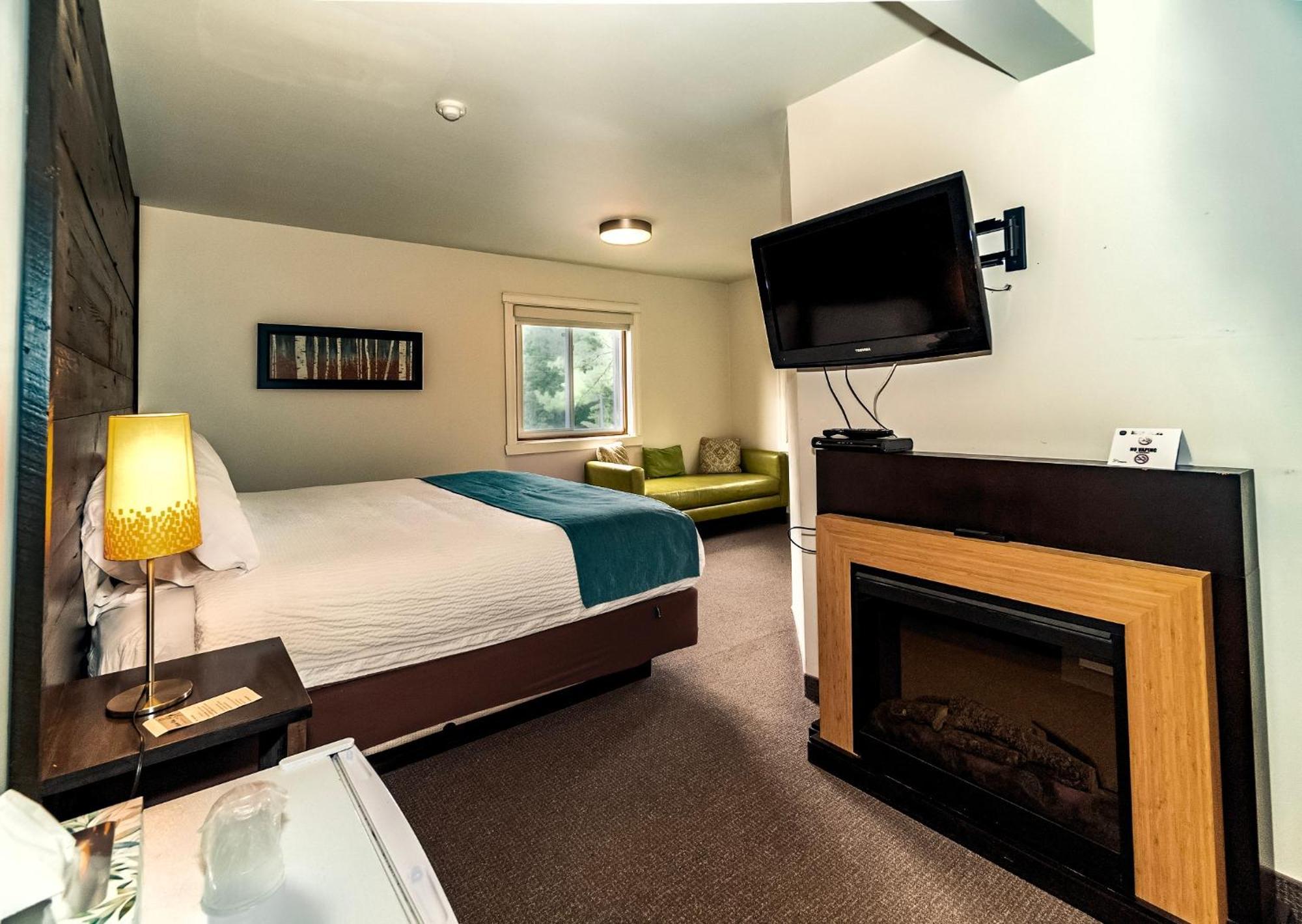 3 Pines Lodge Muskoka 헌츠빌 외부 사진
