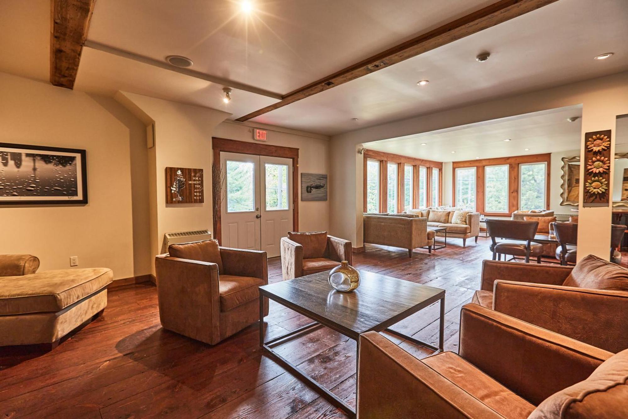 3 Pines Lodge Muskoka 헌츠빌 외부 사진