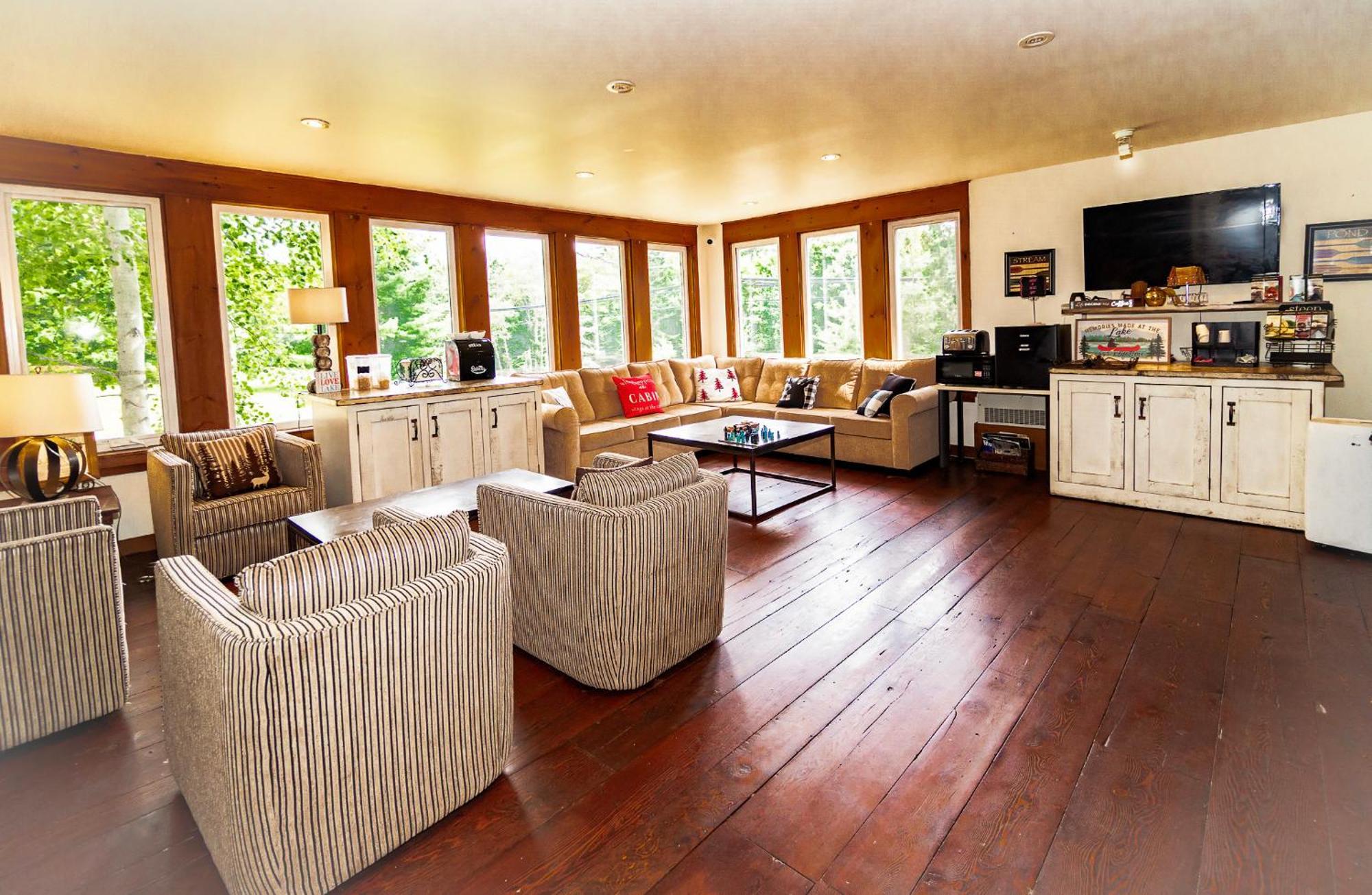3 Pines Lodge Muskoka 헌츠빌 외부 사진