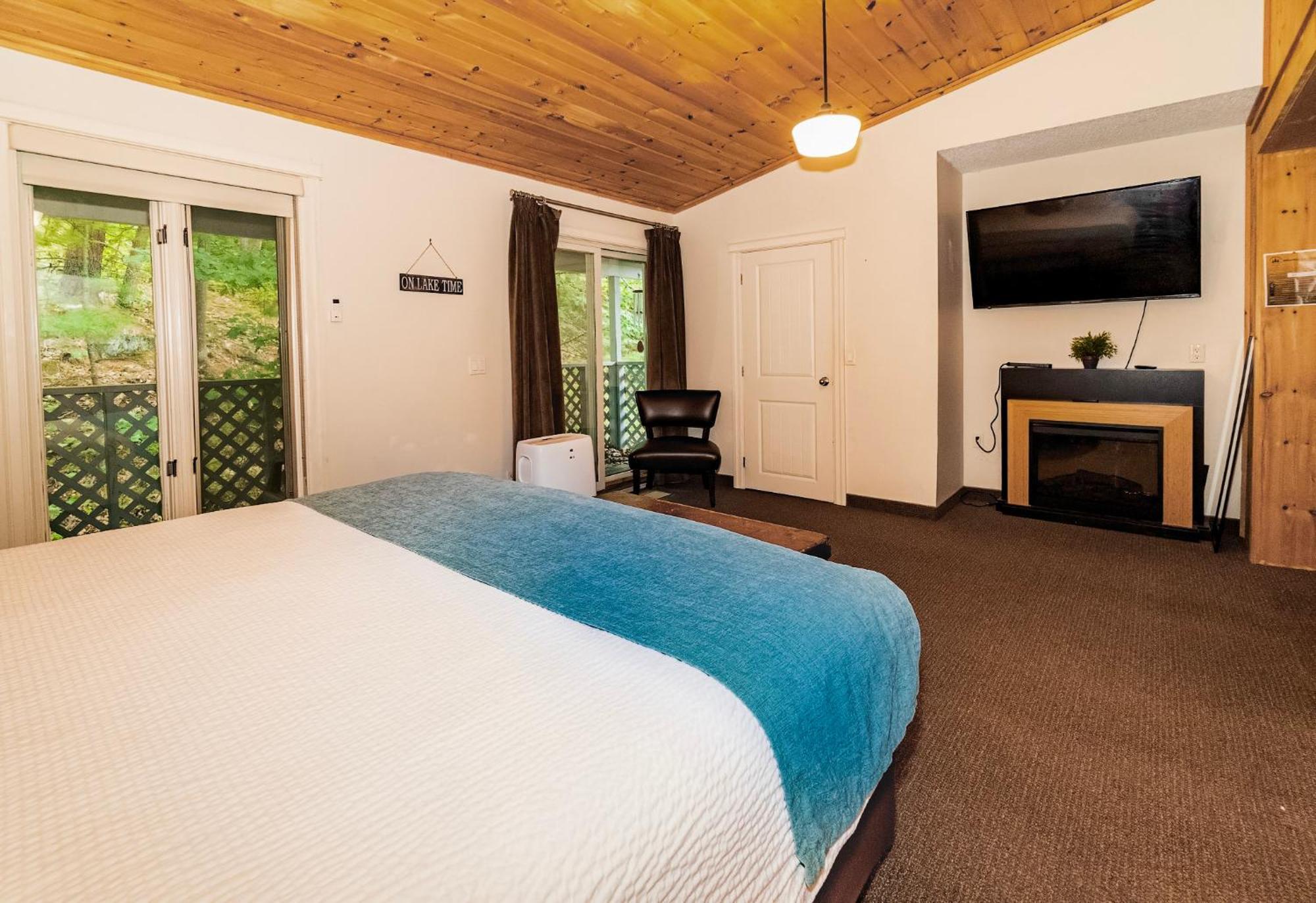3 Pines Lodge Muskoka 헌츠빌 외부 사진