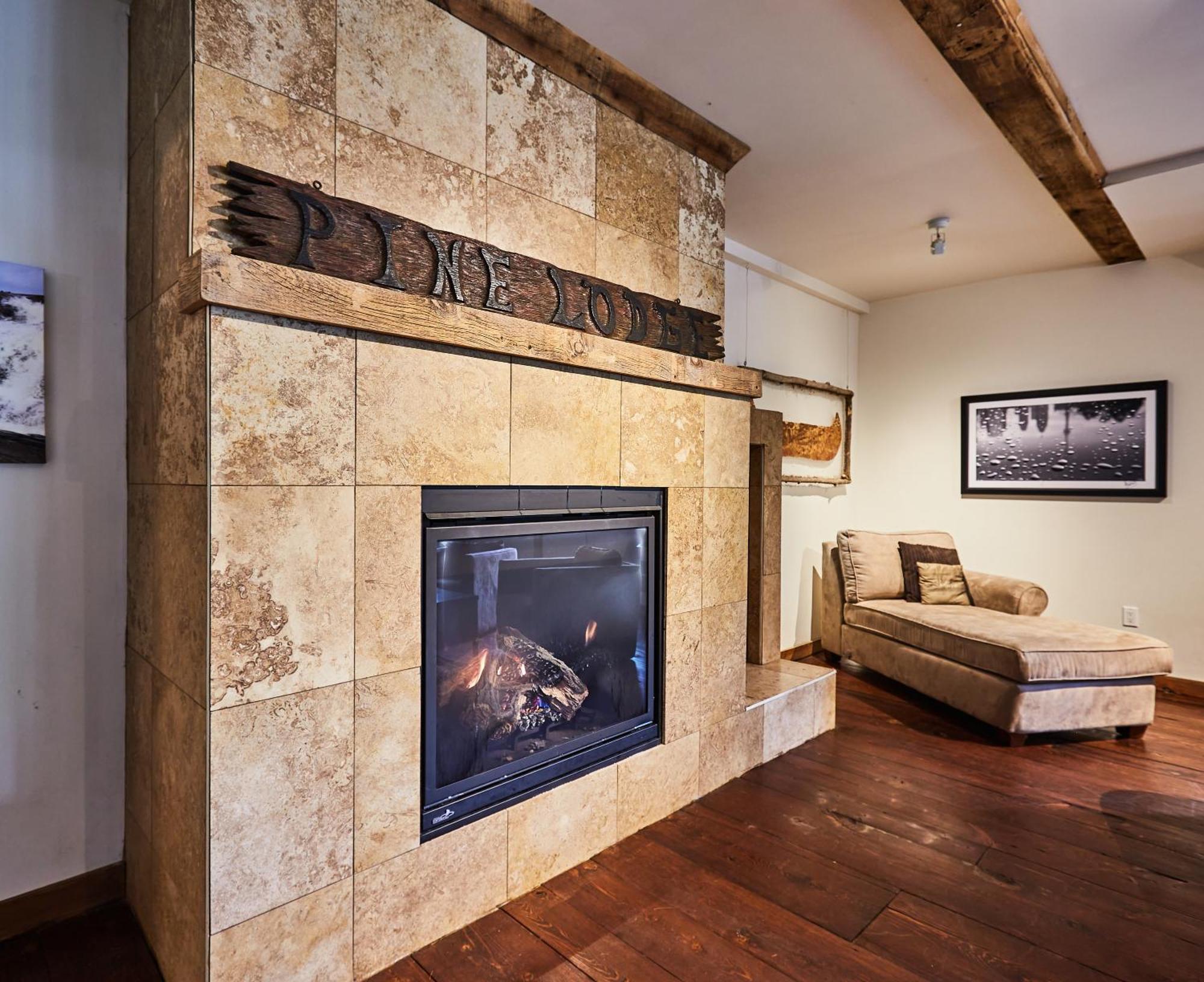 3 Pines Lodge Muskoka 헌츠빌 외부 사진