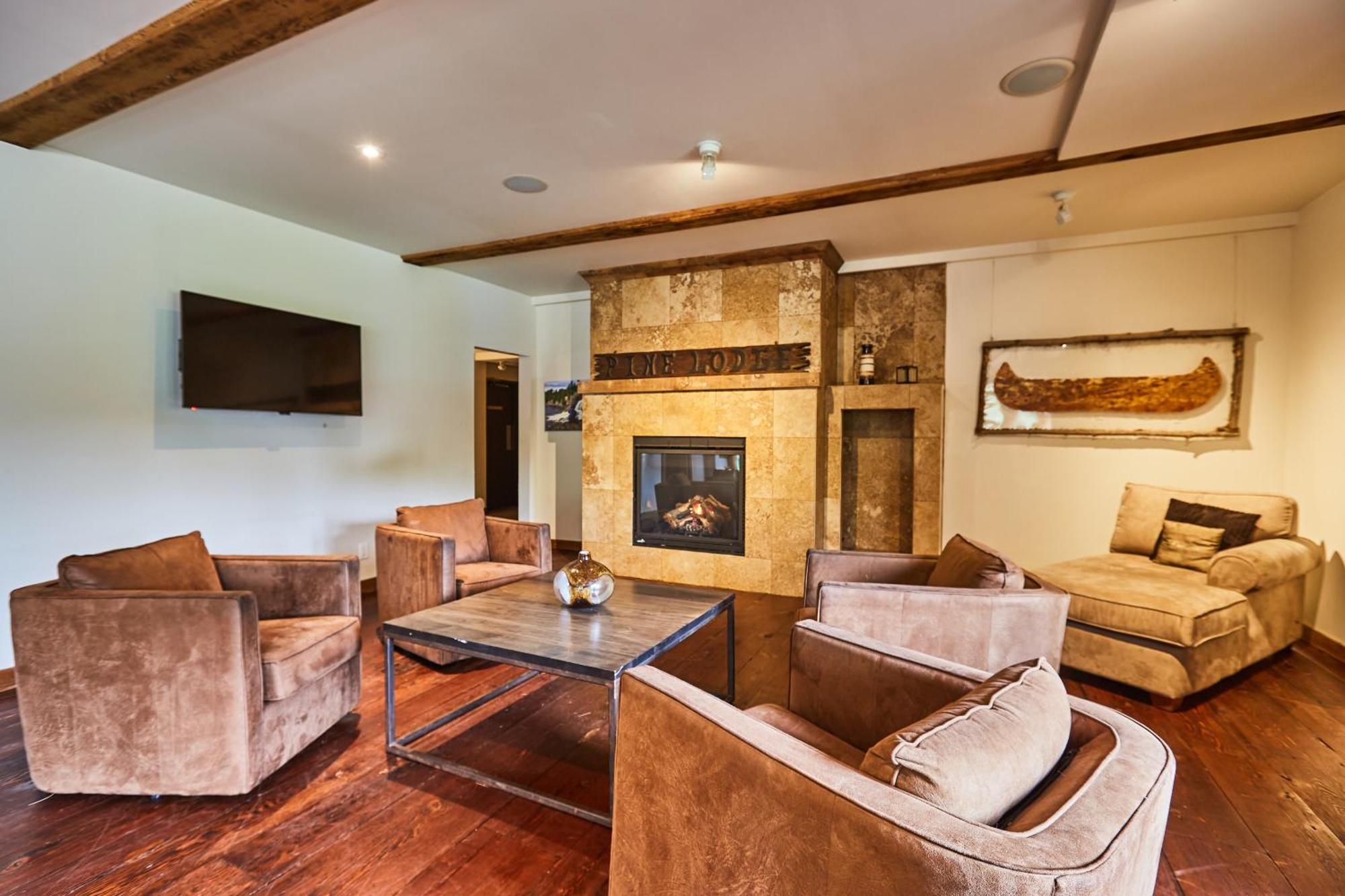 3 Pines Lodge Muskoka 헌츠빌 외부 사진