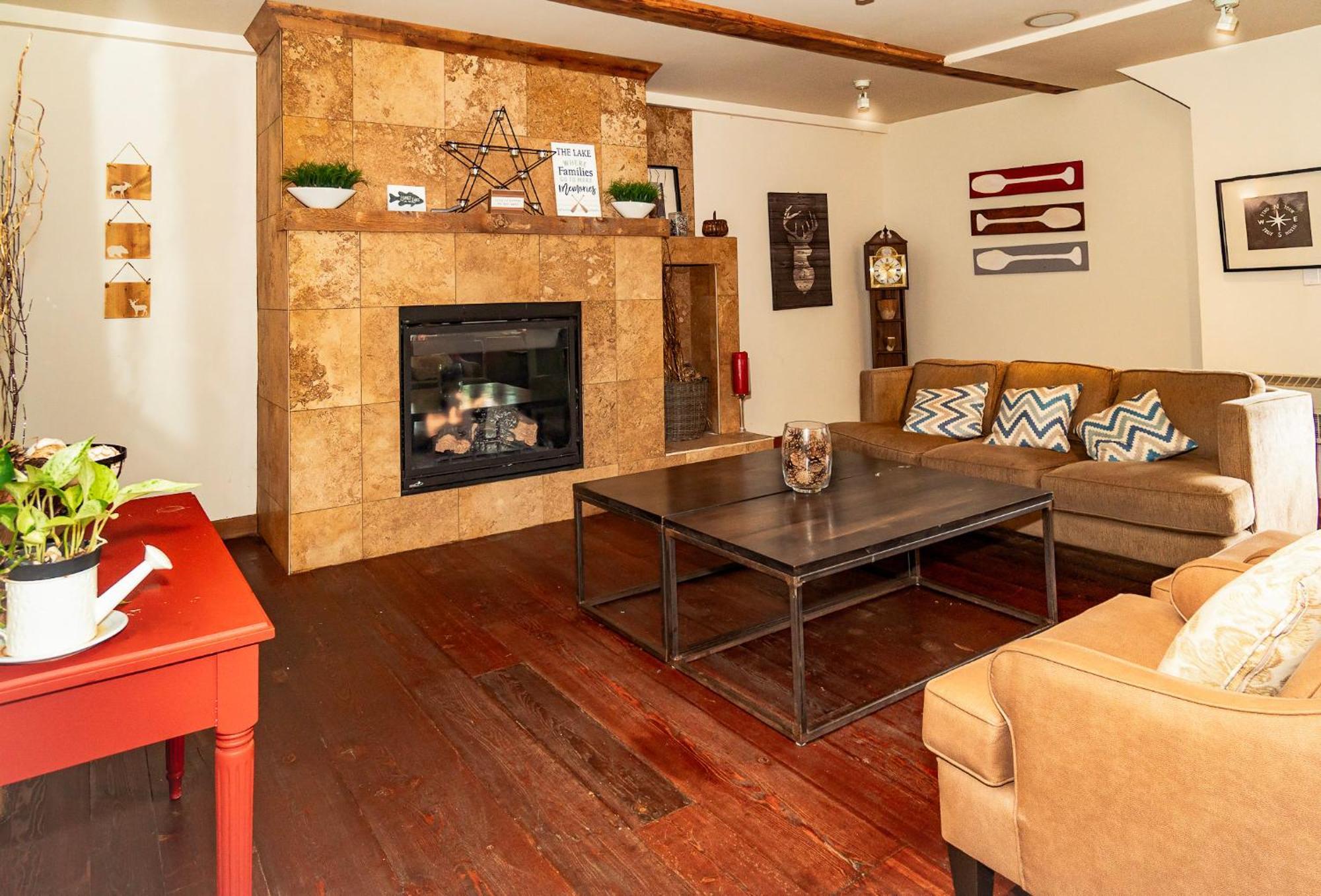 3 Pines Lodge Muskoka 헌츠빌 외부 사진