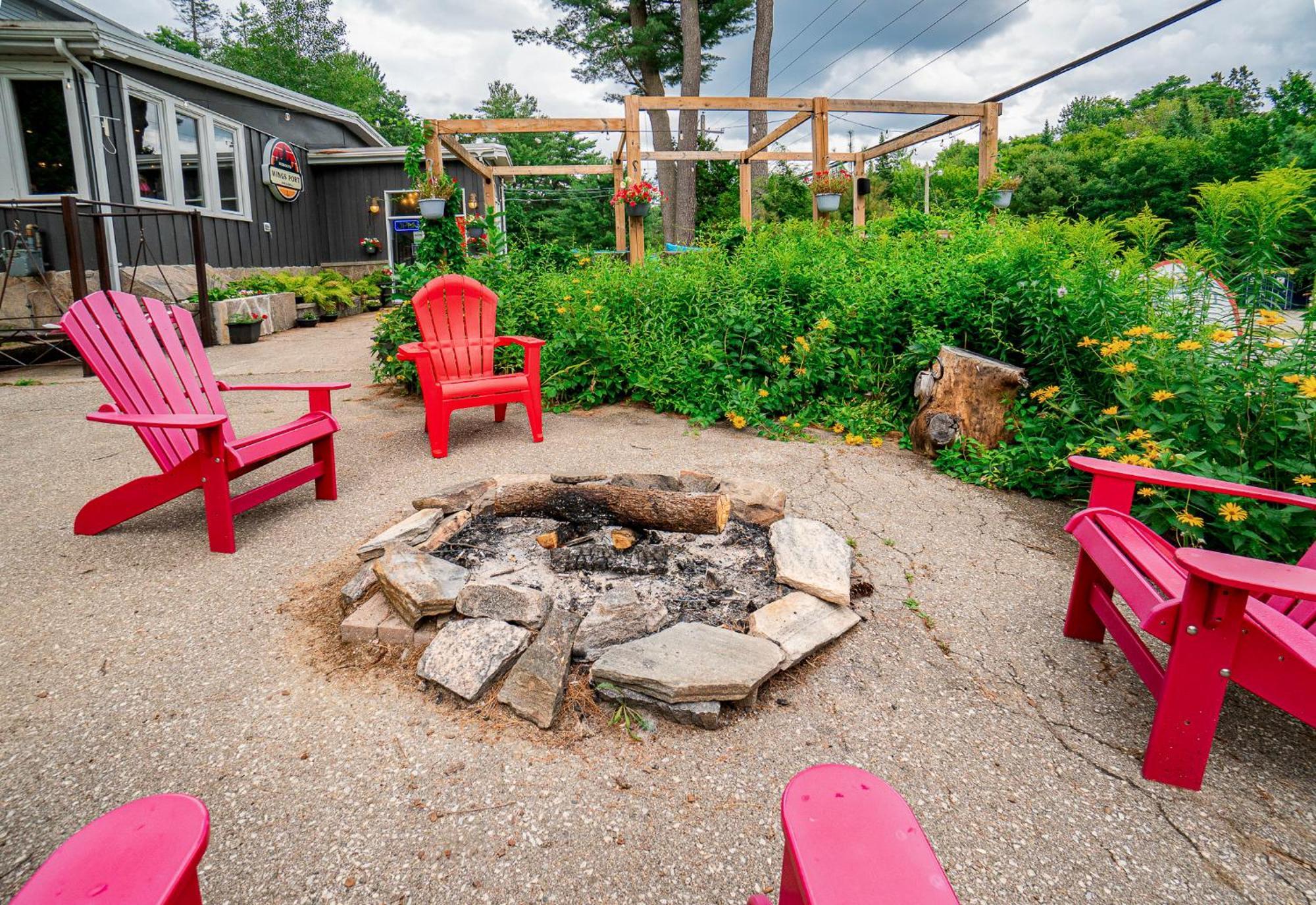 3 Pines Lodge Muskoka 헌츠빌 외부 사진